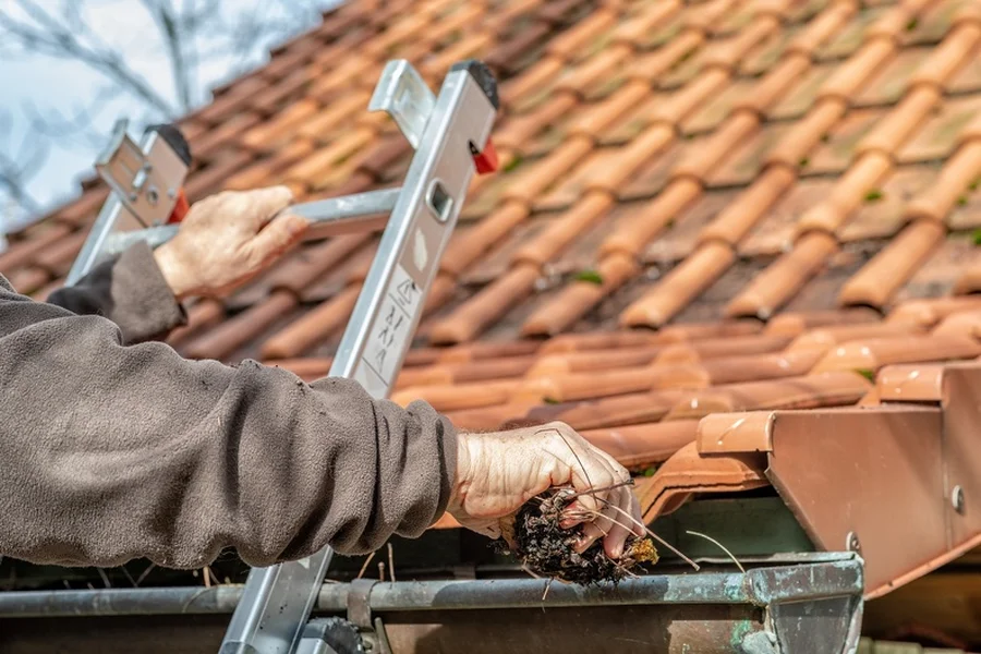 Safety Concerns With Diy Gutter Cleaning Orlando, FL