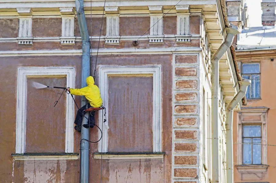 Why Soft Washing Is Ideal For Cleaning Your Roof And Siding in Orlando, FL